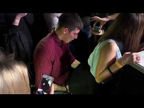 ❤️ Sexe real en una discoteca russa. Noia russa de 18 anys a l'anus i la vagina follada en una discoteca Fota a nosaltres ca.hentaidude.ru ❌